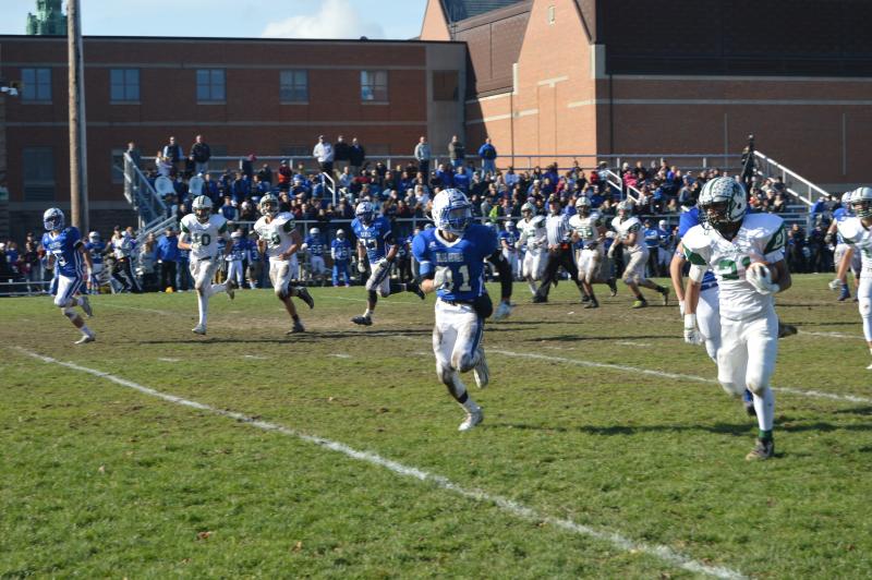 Thanksgiving Football: Fairhaven-Dartmouth play with an eye on 2011