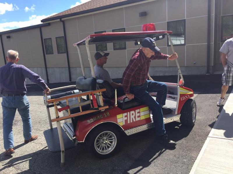 Nelson Medeiros shuttles guests up the hill from the parking lot to the fire station. BY ANGIE HILSMAN