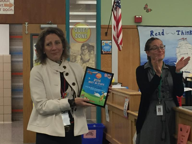 Lauren Baker and Kate Powers present the 2016 Best in State award to the top 10 Quinn Elementary readers. BY ANGIE HILSMAN