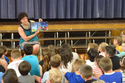 Kathleen Souza-Pontes reads her book to Joseph DeMello's third graders during her first-ever author presentation. BY SETH THOMAS