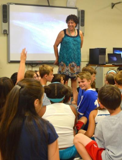 Souza-Pontes gives students a behind-the-scenes look at her book and answers questions. BY SETH THOMAS