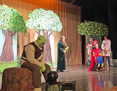 A scene from the show with Shrek (Landon Rodrigues), Fiona (Sophia McCarthy), and Lord Farquaad (Liam Waldron)