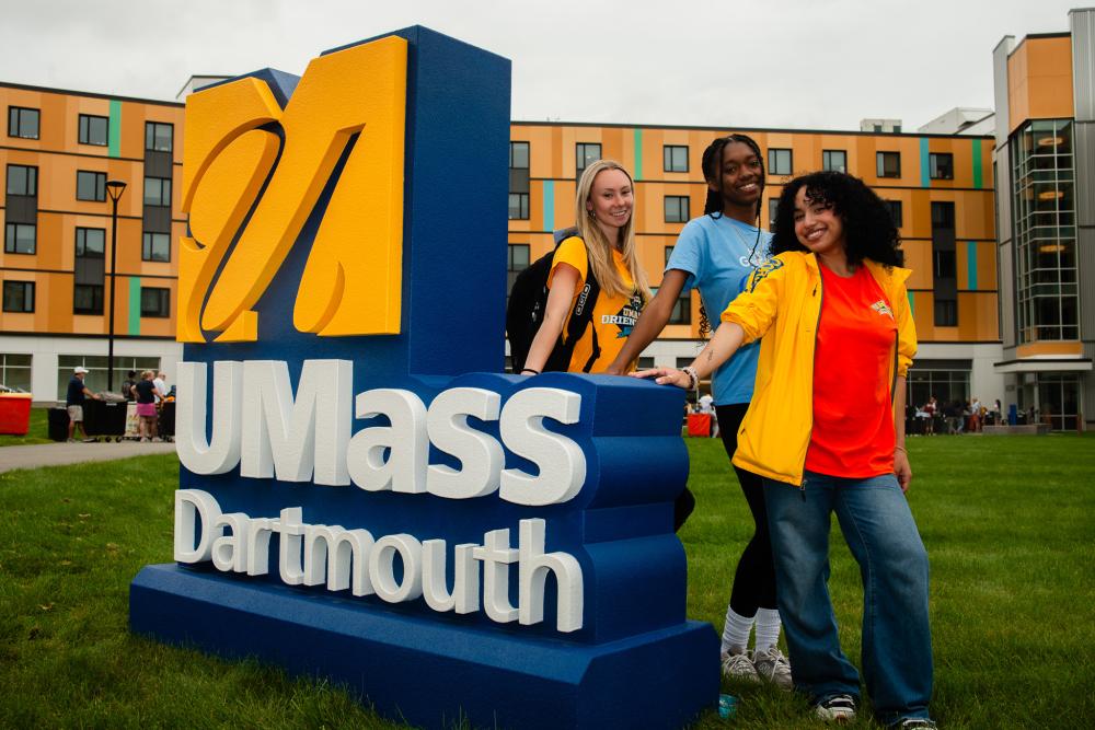 Orientation leaders, resident assistants and upperclassmen serve as guides on day one of new students’ college careers. Source: UMass Dartmouth