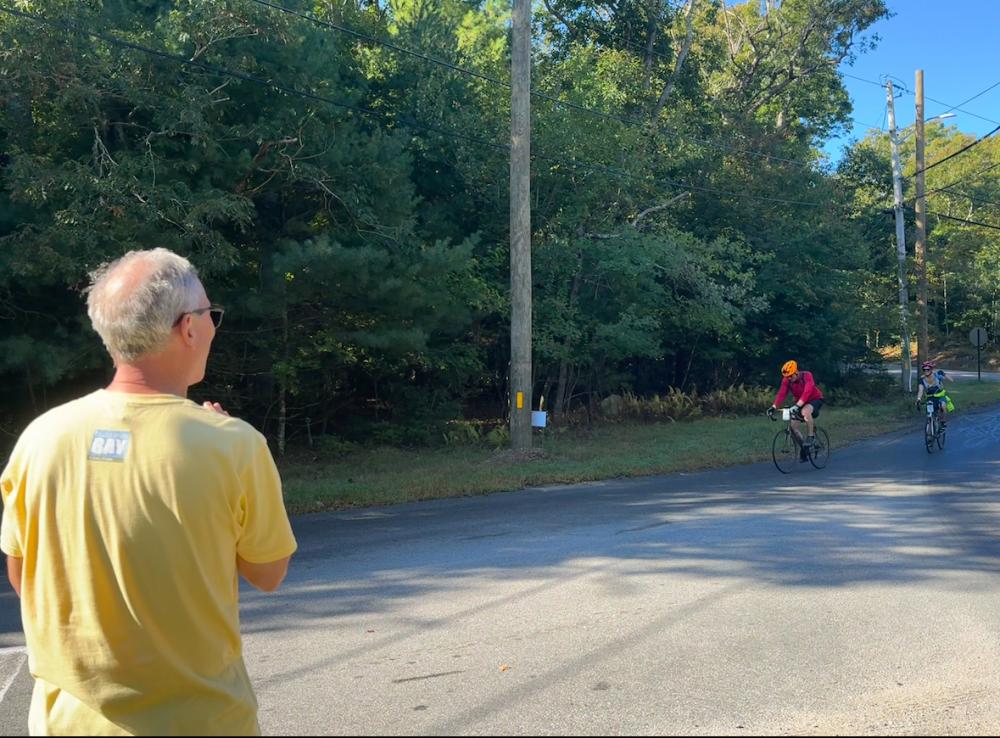 Volunteer Vin Sylvia tells bikers where to go. Volunteer Vin Sylvia tells bikers where to go.
