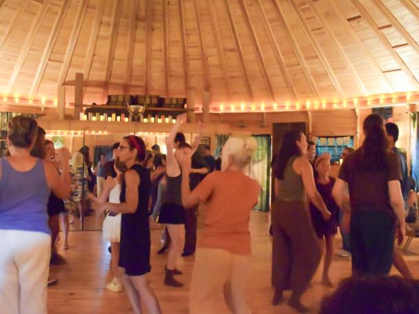 The crowd and dancers dance together. Photos by Kat Sheridan