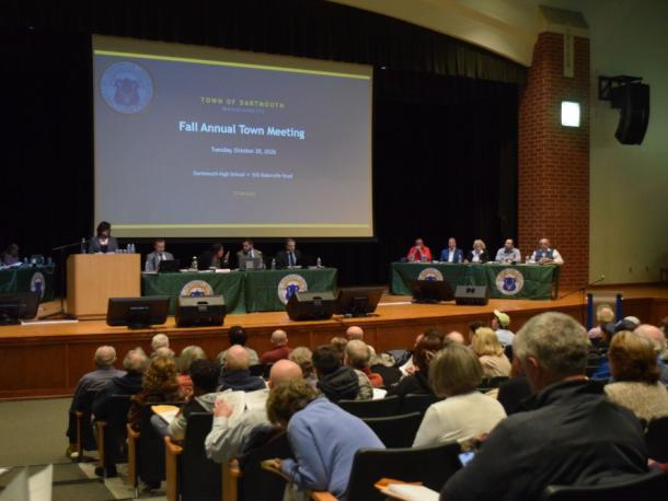 186 Town Meeting members showed up for Fall Town Meeting. Photos by Kat Sheridan
