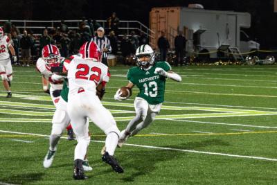 Sophomore wide receiver Markus Andrews skirts around a defender.