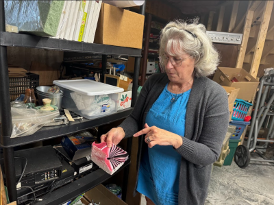 Hopp shows murrini leftovers. 