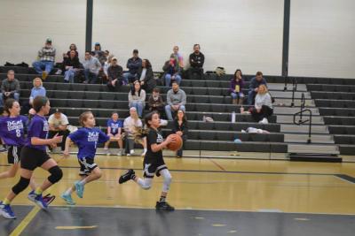 Bryn Goyette runs with the ball. 
