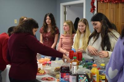 The students serving lunch.