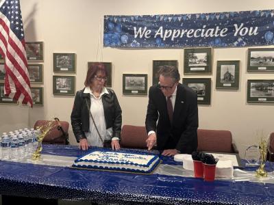 Stanley Mickelson cuts his congratulations cake. 