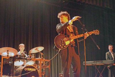 Gabriel Fernandes performs “Fake Plastic Trees” by Radiohead.