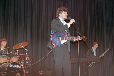 Gabriel Fernandes performs “Fake Plastic Trees” by Radiohead.