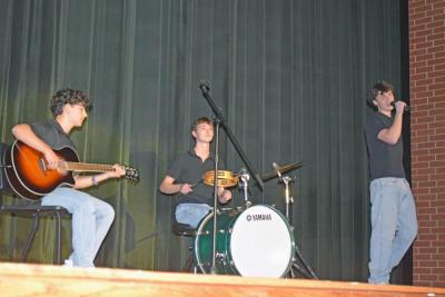Slade Bertalotto sings "Ho Hey" by the Luminescent while his friends back him.