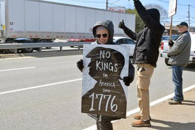 A sign stating America has been king-free since 1776.