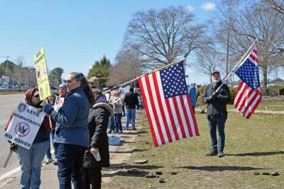 Many of the protesters brought American flags. 