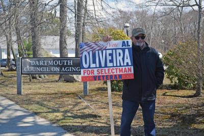 A man campaigns for Al Oliveira at the Council on Aging. 