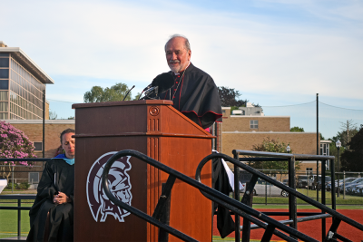 Edgar Moreira da Cunha reminds the students to encourage creativity. 