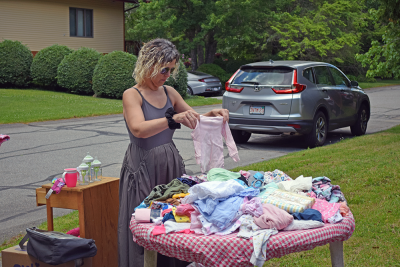 Cheri looks through some goods. 