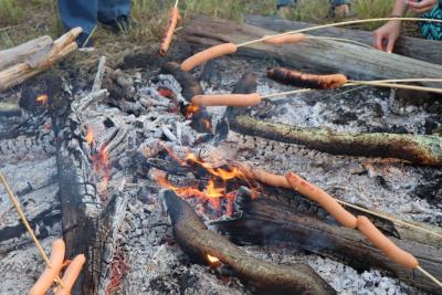 Hot dogs over the fire. 