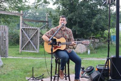 Dave Alves played during the event. 