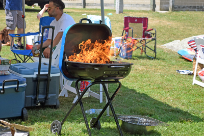 A BBQ grill ready to grill. 