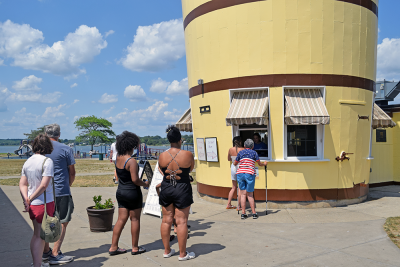 Many were in line for a frozen treat. 