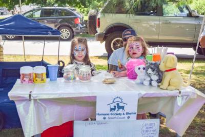 Hannah Nadeau, 5, and Romyn Silva, 4 and a half, sell lemonade to raise money for the shelter. 