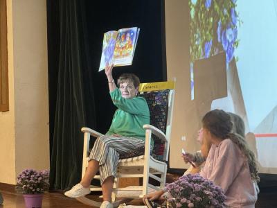 Tavares reads The Birthday Queen to the students. 