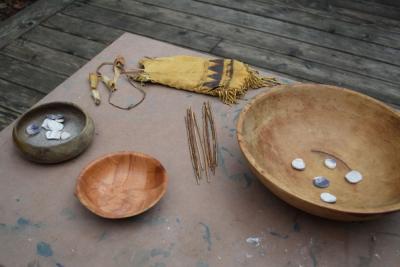 A game of hubbab. 