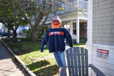 This scarecrow is a Patriots fan. 