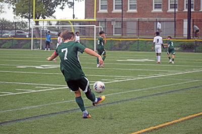 Brayden Mitchell passes the ball. 