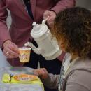 Kanie Semedo gets some tea from Richard.