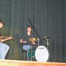 Slade Bertalotto sings "Ho Hey" by the Luminescent while his friends back him.