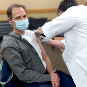 Dr. Alvin Marcovici getting the vaccine at Charlton Memorial Hospital on Dec. 16. Photo courtesy: Southcoast Health
