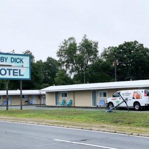 The Moby Dick Motel, a location many unhoused people use for termporary shelter. Photo by: Christopher Shea