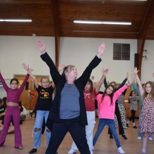 Deher shows the dance sequence. 