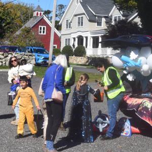Kids trunk-or-treat.  Kids trunk-or-treat.
