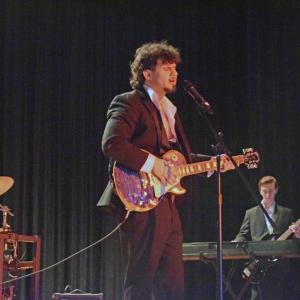 Gabriel Fernandes performs “Fake Plastic Trees” by Radiohead.