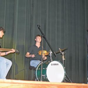 Slade Bertalotto sings "Ho Hey" by the Luminescent while his friends back him.