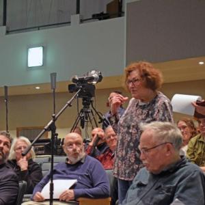 Linda, a resident, voices her traffic concerns. 