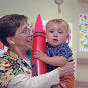 Julias, 11 months, holds a ballon crayon. 