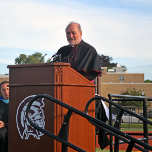 Edgar Moreira da Cunha reminds the students to encourage creativity. 