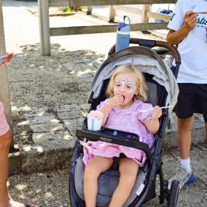 Hadley, 3, enjoys a popsicle. 