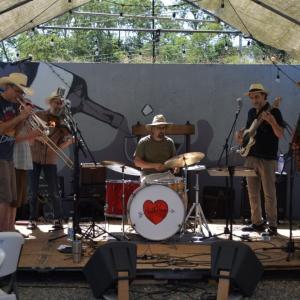 The band The Jethos played after the ride. 