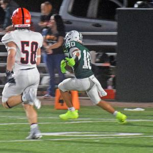 Chace Afonso runs with the ball. 