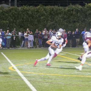 James Gilberg runs with the ball. 