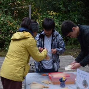 Kids learn how to make a corn husk doll. 